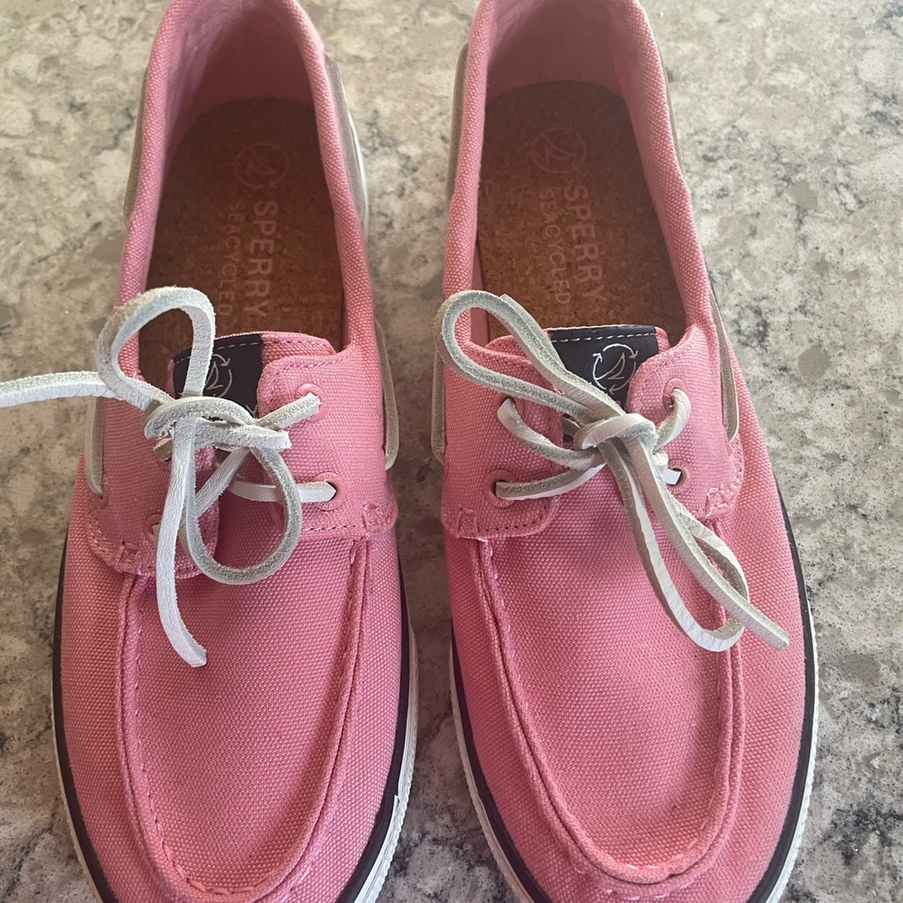 Sperry Pink boat shoes ver good condition.